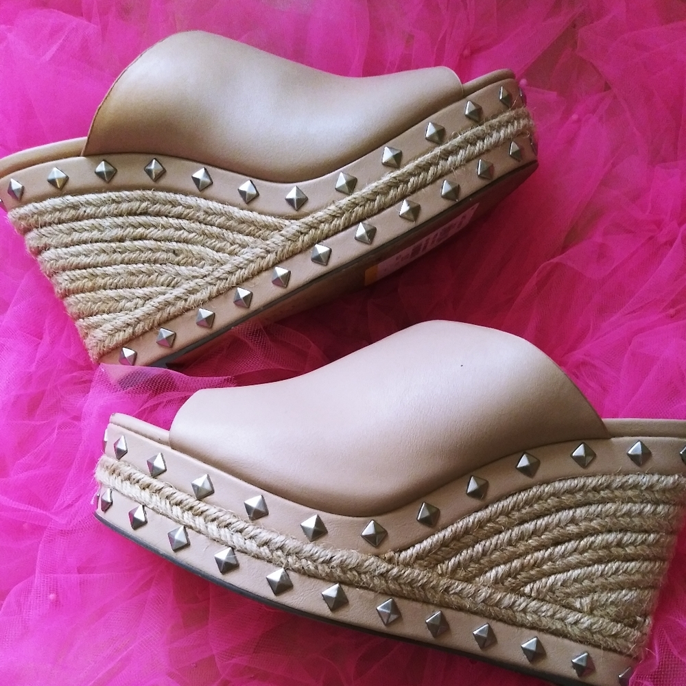 Wedge heels
